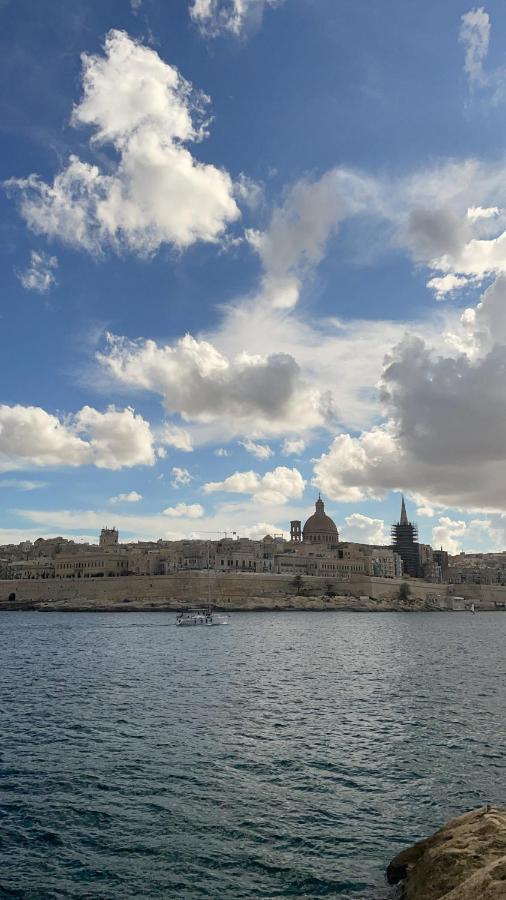 Spacious Seaview Sliema Apt, Steps From Valletta Ferry Exterior foto