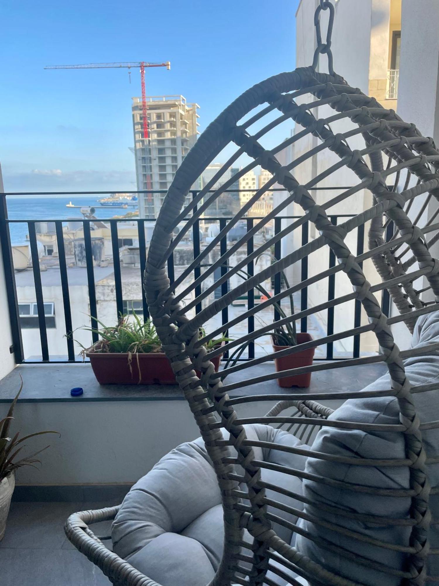 Spacious Seaview Sliema Apt, Steps From Valletta Ferry Exterior foto