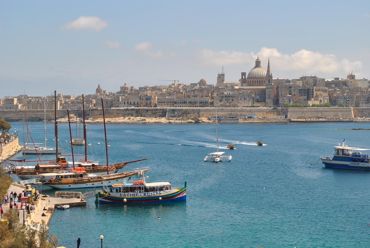 Spacious Seaview Sliema Apt, Steps From Valletta Ferry Exterior foto