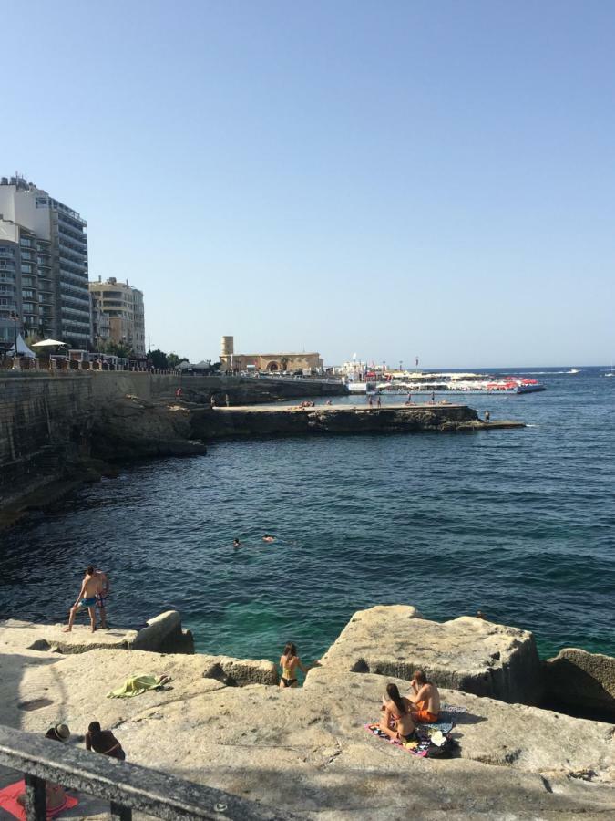 Spacious Seaview Sliema Apt, Steps From Valletta Ferry Exterior foto